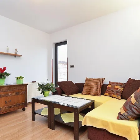 Apartment Ferienwohnung Fuer 6 Personen Ca 90 Qm In Pula, Istrien Istrische Riviera *
