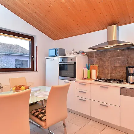 Ferienwohnung Fuer 6 Personen Ca 90 Qm In Pula, Istrien Istrische Riviera Apartment *