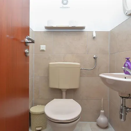 Ferienwohnung Fuer 6 Personen Ca 90 Qm In Pula, Istrien Istrische Riviera Apartment *