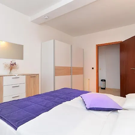 Ferienwohnung Fuer 6 Personen Ca 90 Qm In Pula, Istrien Istrische Riviera Pula